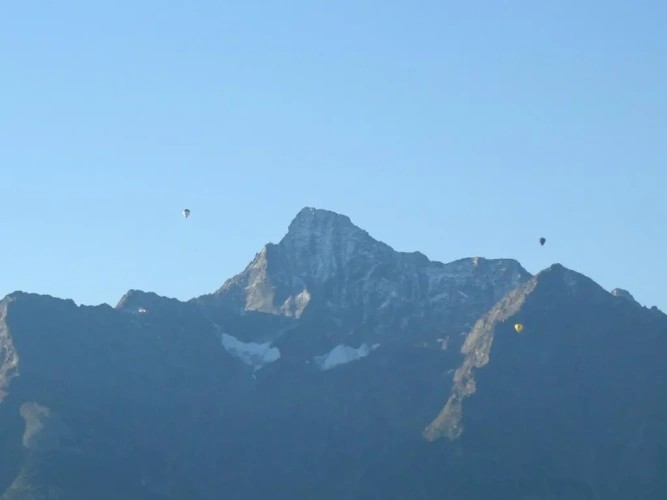 Apartment with mountain view
