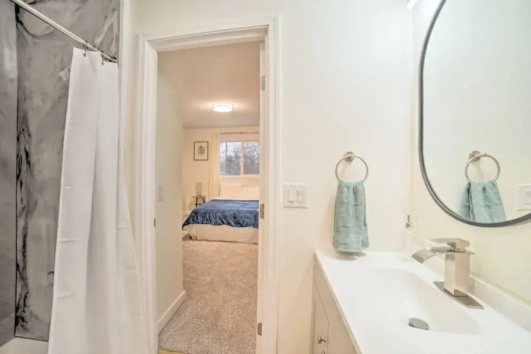 Apartment In Anchorage ~ 1.2 Miles from Downtown 2 Bedroom Apts by RedAwning