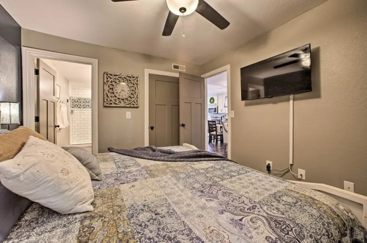 2 Mi to Silver Dollar City: Condo w/ Fireplace!