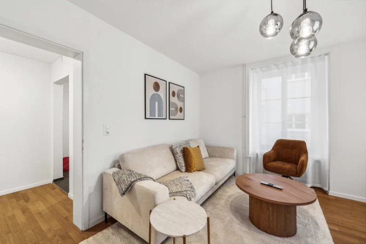 Modern 2 Bdr-flat top Location