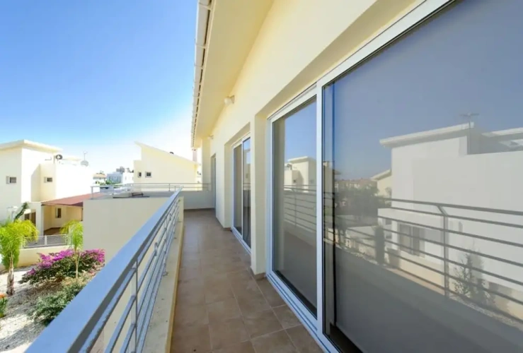 3 Bedrooms Villa with balcony