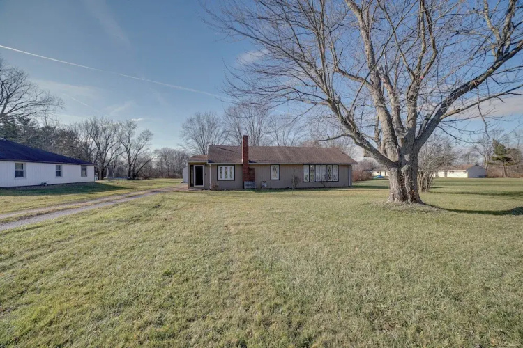 Quaint Youngstown Home ~ 2 Mi to Boardman Park!