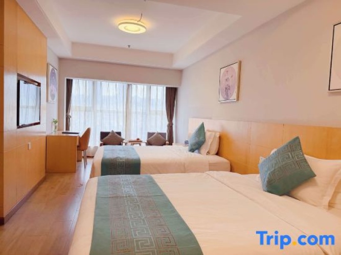 Standard Twin room with view