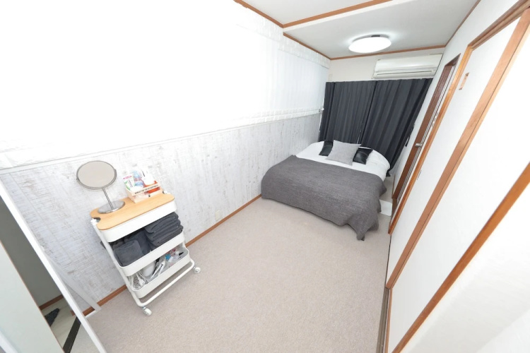 Namba East House01