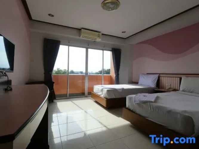 Standard Twin room with city view