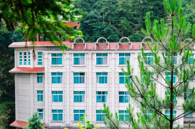 Yingshanhong Hotel