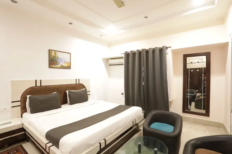 Deluxe Double room with city view