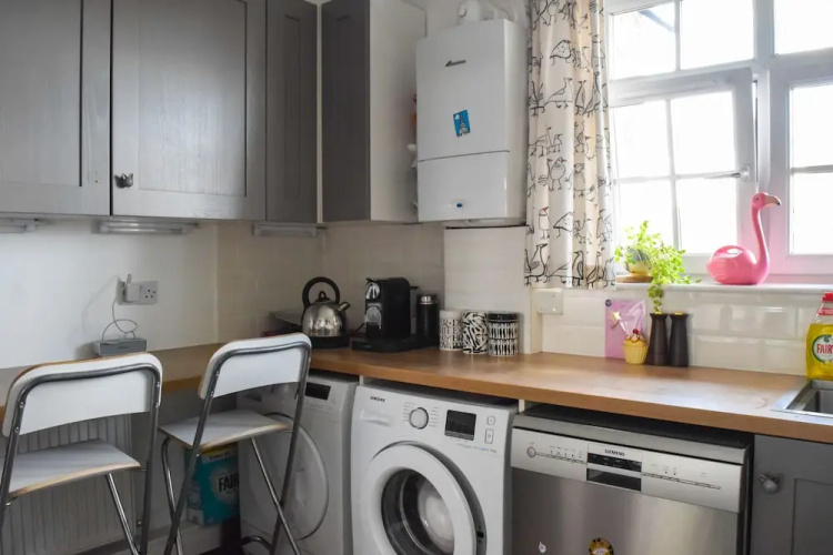 Charming 2 Bedroom Battersea Flat