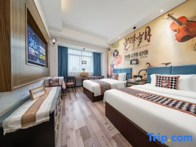 Standard Twin room with river view