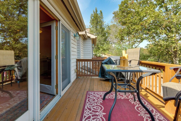Deep Creek Lake Townhome w/ Deck & Water Views