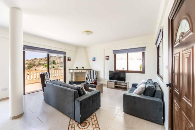 4 Bedrooms Villa