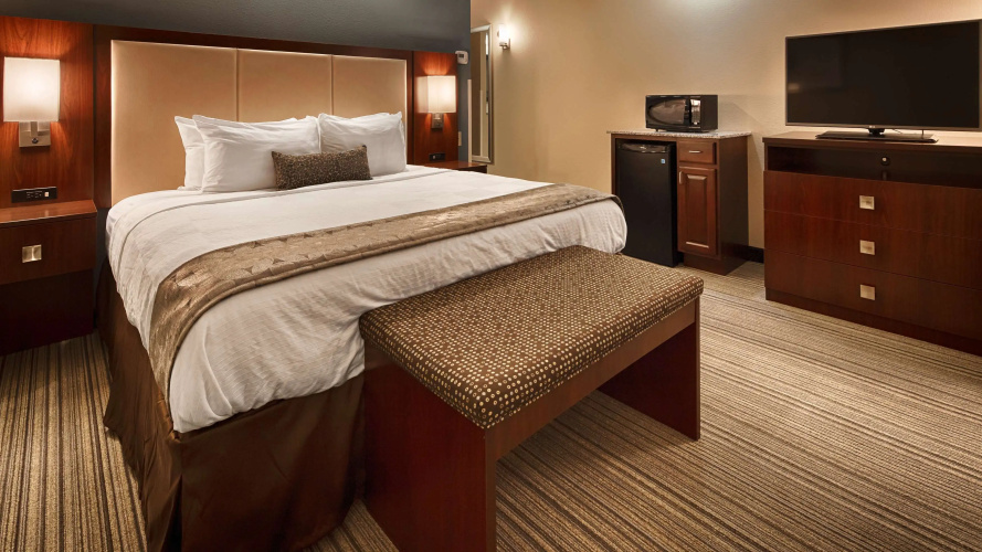 Best Western Plus Boardman Inn & Suites