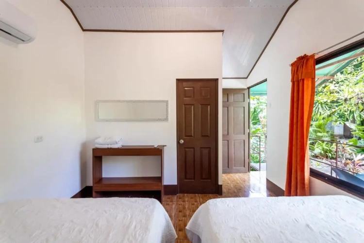 Standard Quadruple room with garden view