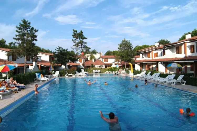 2 Bedrooms Villa