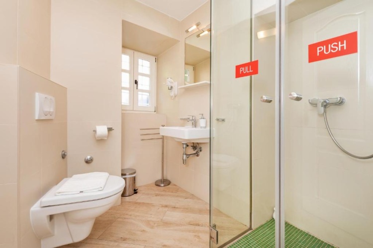 Superior Double Basement room