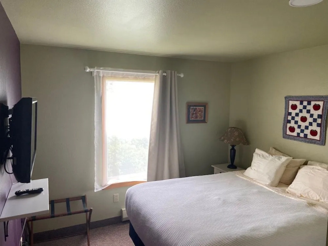 Sea Breeze Court
