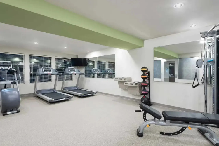 Woodspring Suites Lancaster North