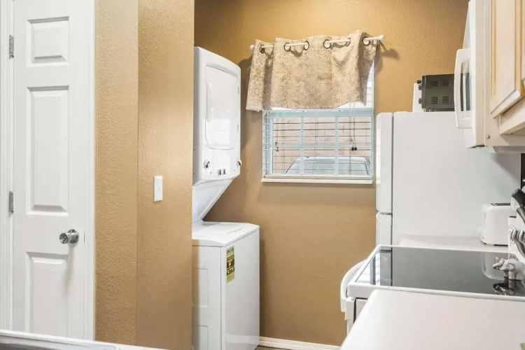 Stunning Water View Pet Friendly, Indoor Pool
