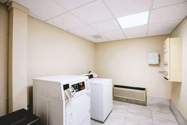 Norwood Inn & Suites Milwaukee photo 10