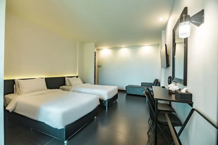 Standard Twin room with balcony