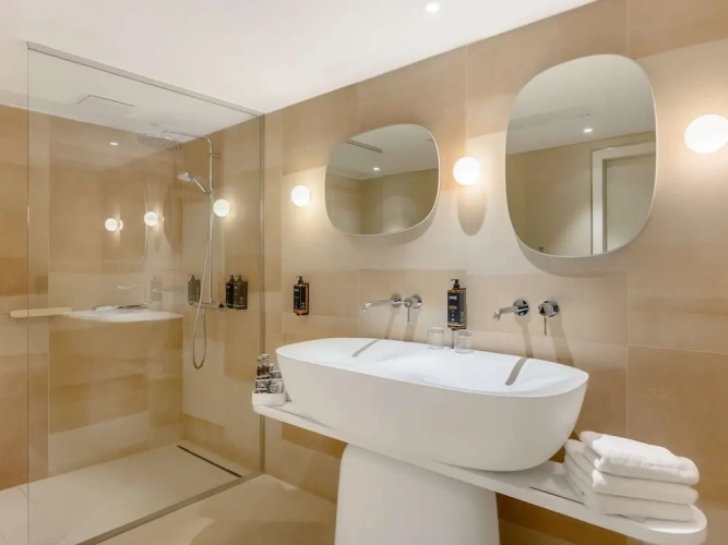 1 Bedroom Suite