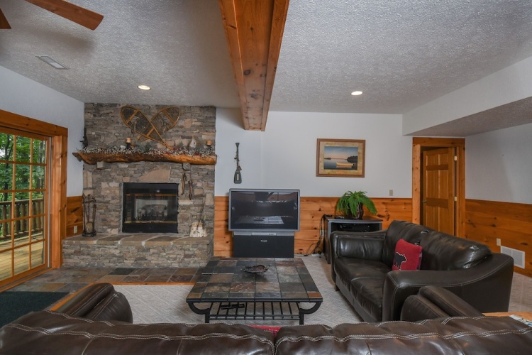 Old Bruin's Den 4 Bedroom House