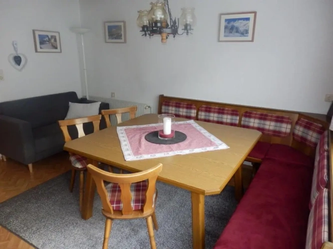 4 Bedrooms Cottage