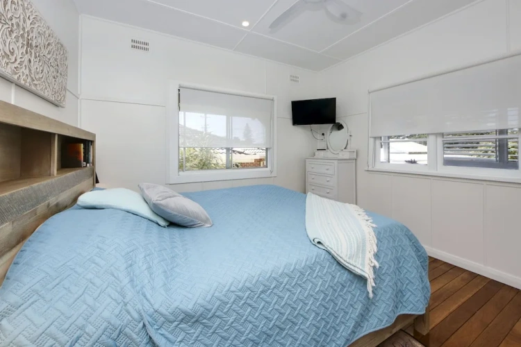 3 Bedrooms Cottage with balcony