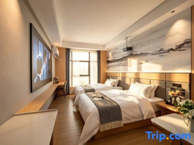 Standard Twin room with lake view