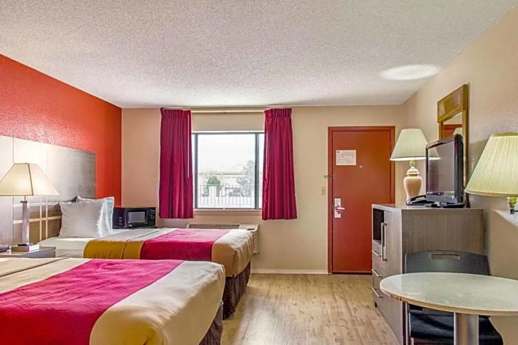 Deluxe Quadruple Basement room