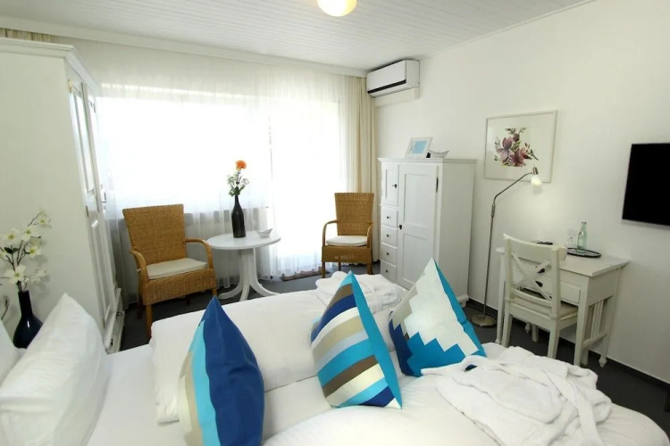 Lupinenhotel Bodensee, Bild 2