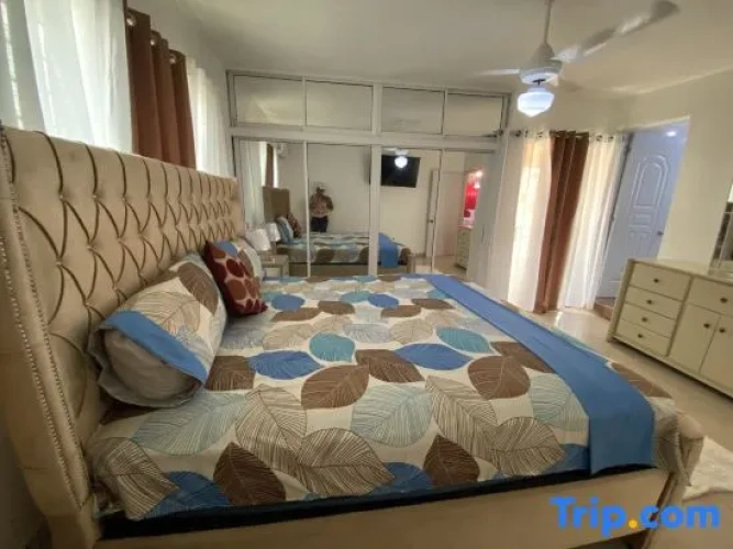3 Bedrooms Apartment