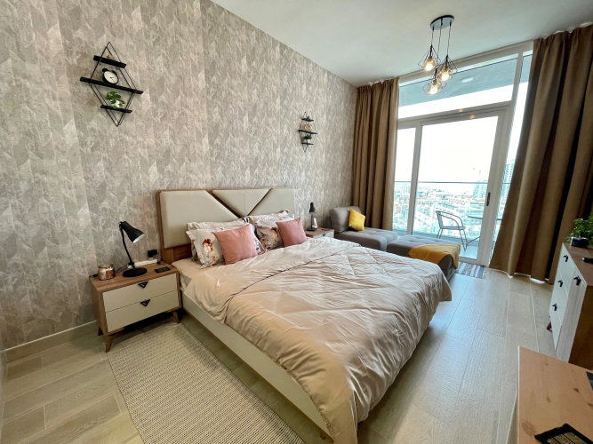 Spacious & Cute Studio with Balcony