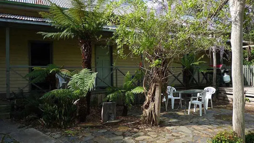 Little River Inn - Hostel