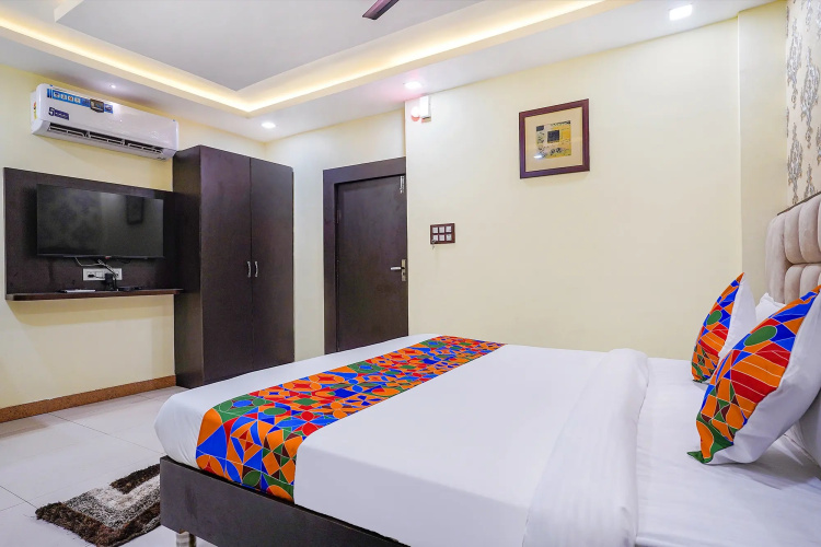 Fabhotel The Shan Palace
