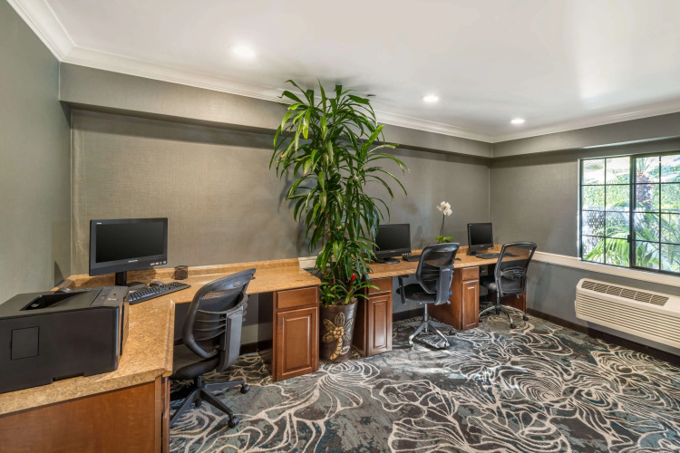 Best Western Plus Carpinteria Inn photo 18
