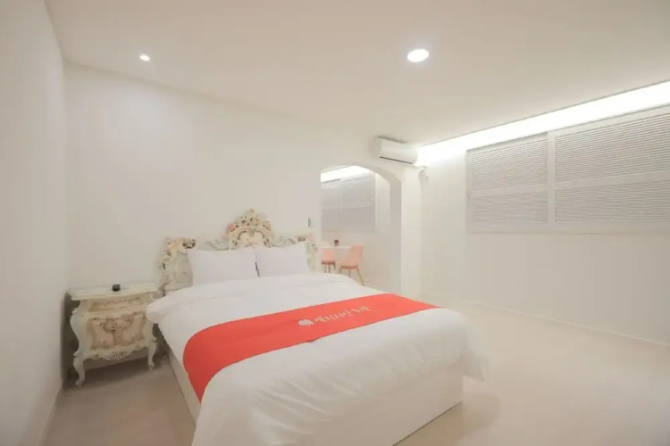 Elysian Hotel