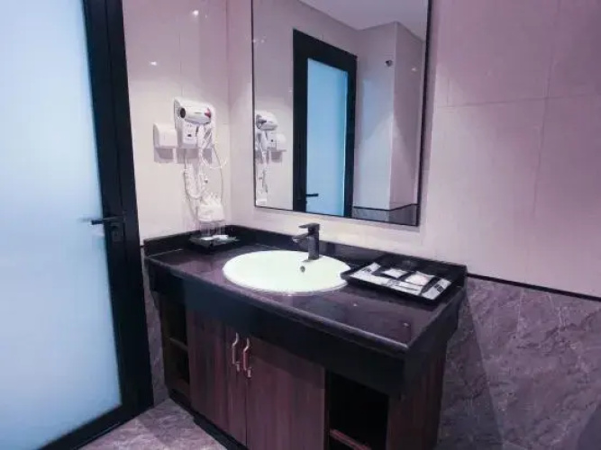 Huazhou Hotel