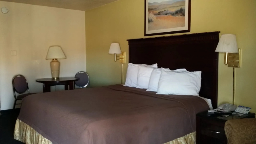 R Nite Star Inn & Suite