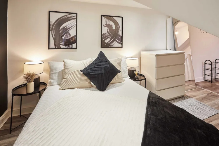 Host Stay Trafalgar Road