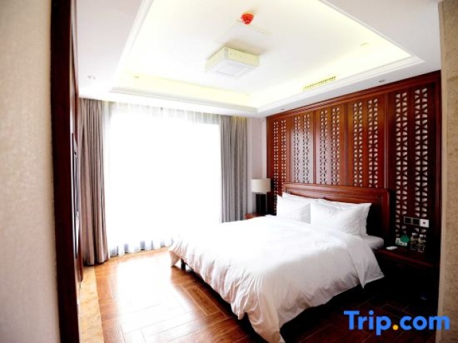 5 Bedrooms Villa