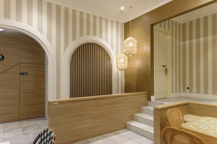 UROOMS Senopati