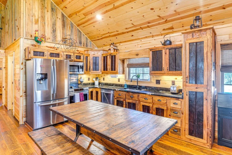 Hot Tub + Fire Pit: Dog-friendly Cabin in Murphy!
