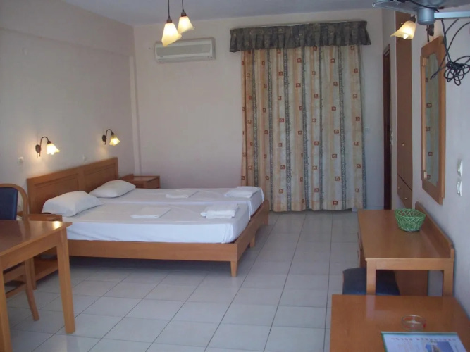 Chrisanna Apartments & Studios