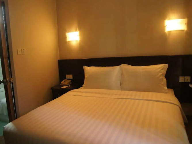 Green Leaf Hotel