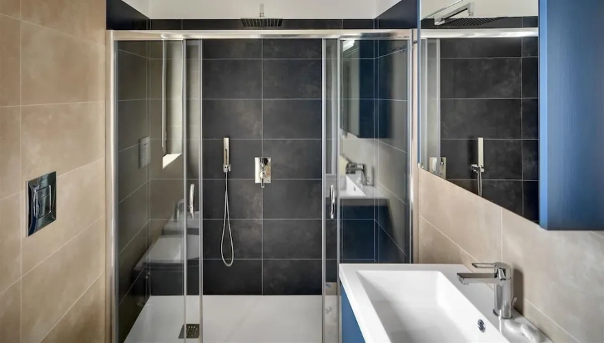 3 Bedrooms Apartment