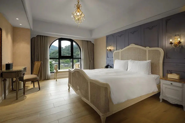 Grasse Grace Manor