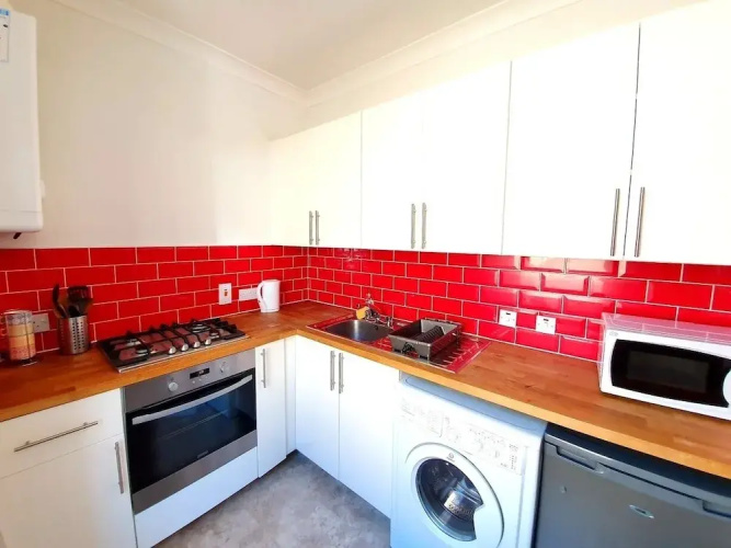 Bright Cosy Flat Close by Tourist Spots