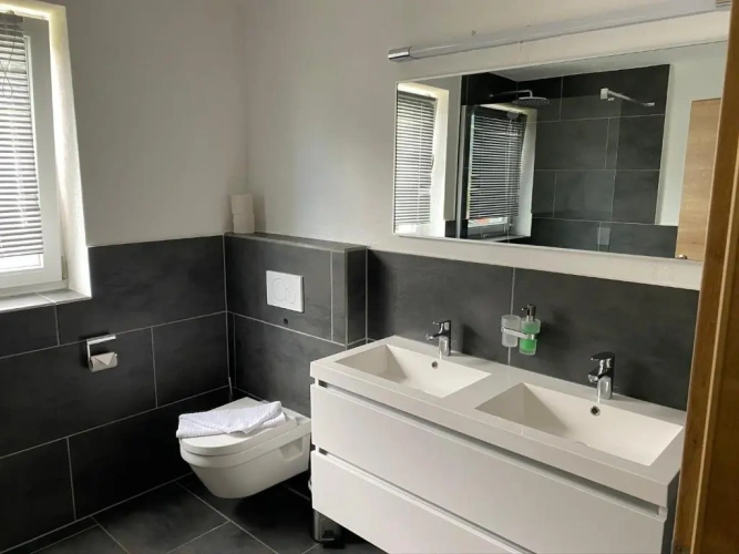 3 Bedrooms Apartment