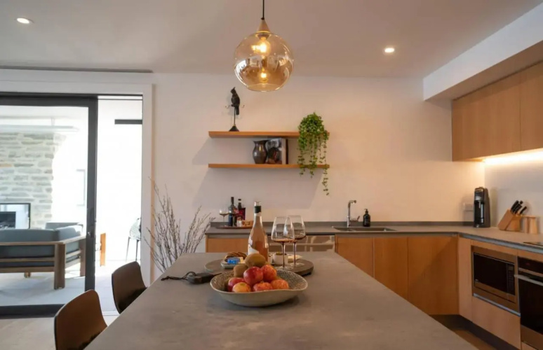 Genoa - Sleeps 6 - Lakefront Apartment
